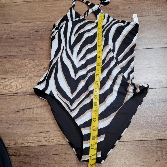 Trina Turk VIVANT ONE SHOULDER black tan white Asymmetrical One Piece swim suit - Picture 4 of 15